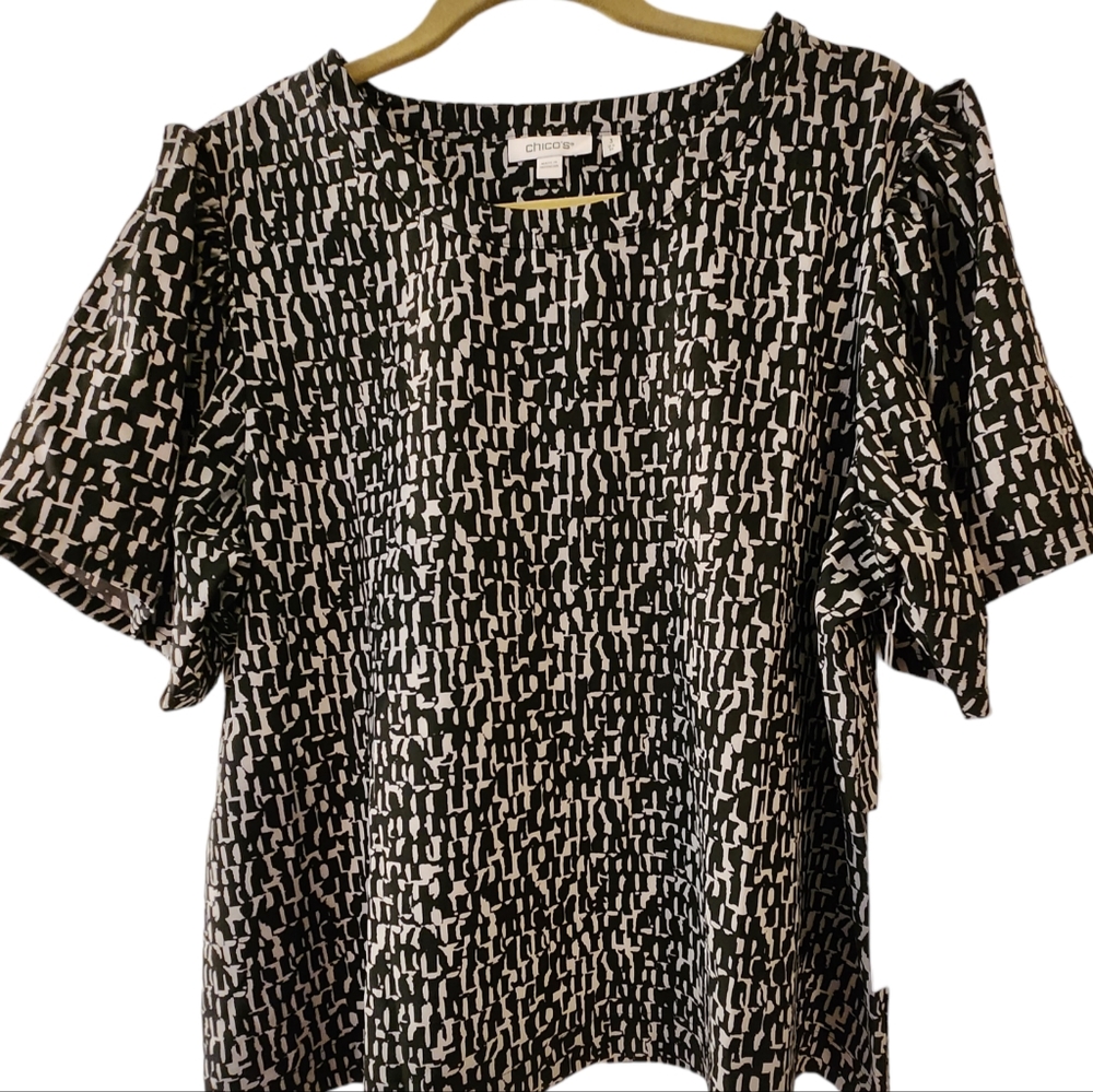 Chico's black and white blouse size 3 US 16